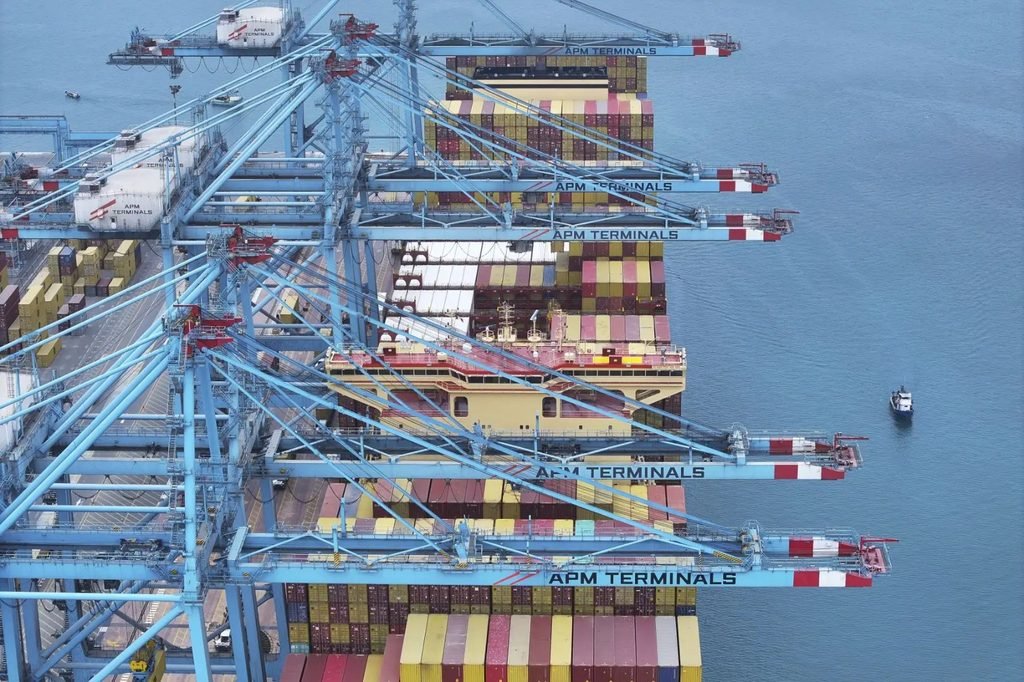 Perú abre nueva ruta comercial con Hong Kong para impulsar sus exportaciones
