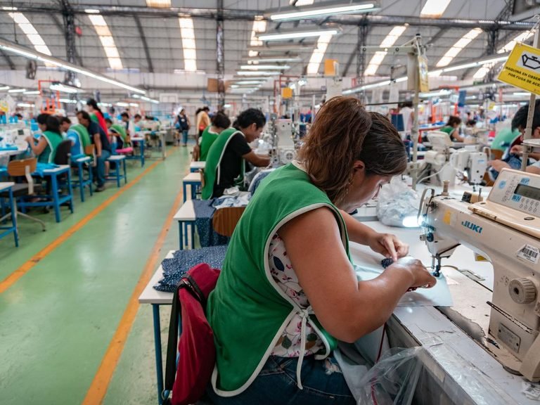 Gobierno declarará en emergencia el sector textil peruano ante impacto del FEN