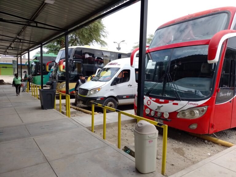 Suben pasajes hacia las playas de Talara por aumento del combustible