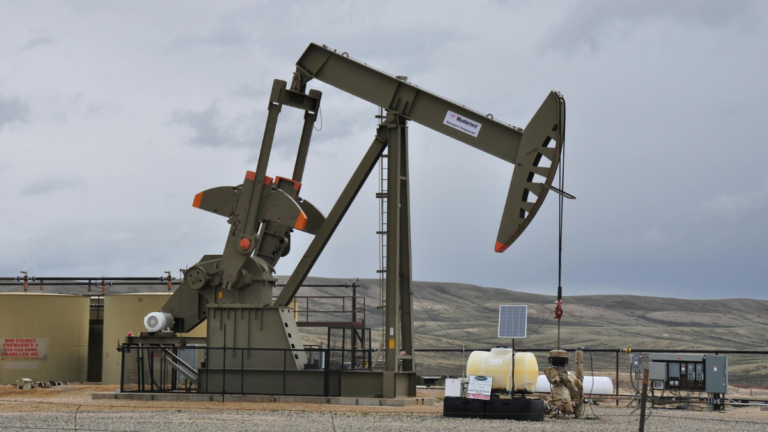 Pozos e instalaciones de petroleo en el noroeste peruano bajo evaluacion para agilizar permisos de exploracion de hidrocarburos